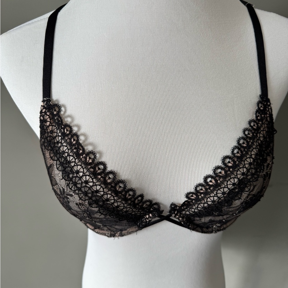 VICTORIA’S SECRET BLACK LACE BRA – SIZE 34B – NEW WITH TAGS – ELEGANT & CHIC 🖤 - Picture 3 of 9